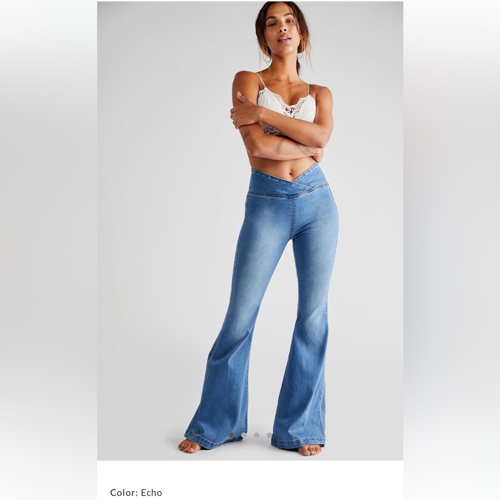 We the Free Venice Beach Flare Jeans in color Echo. Size 26